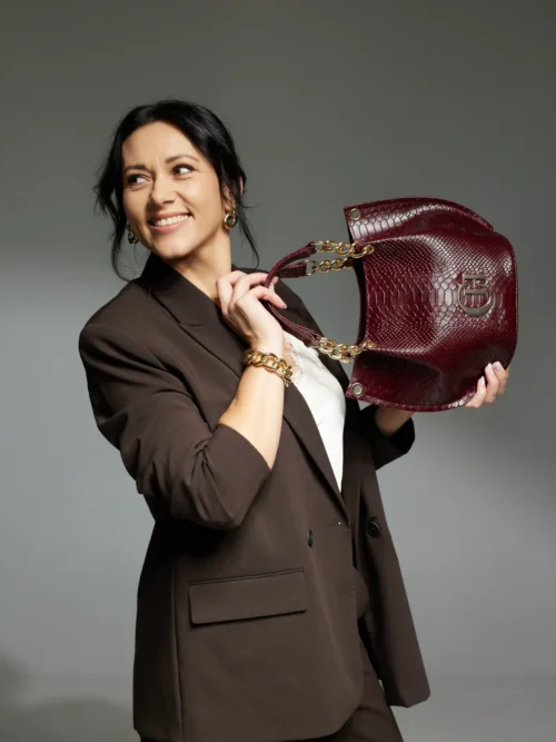 Torebka Chiara Nesca – Bordowa Listonoszka ze Skóry Naturalnej Tłoczonej na Wzór Węża